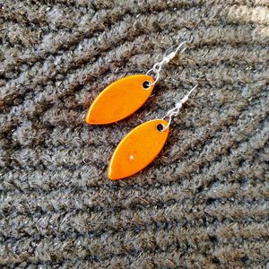 boucles d'oreilles en céramique artisanale forme navette couleur orange